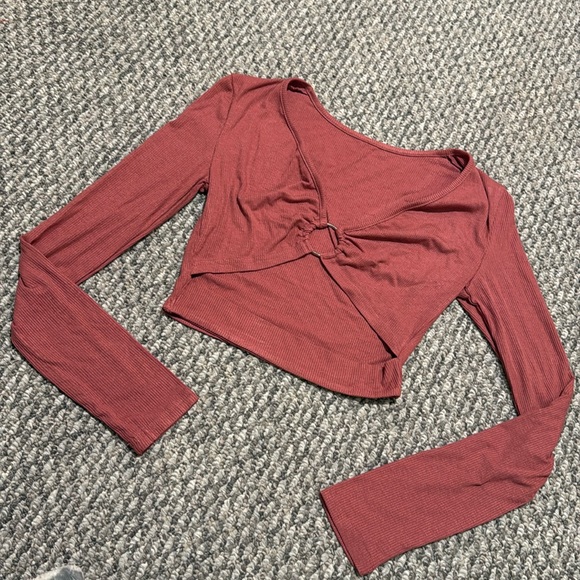 Tops - ⭐️5/$15⭐️ Ring crop top